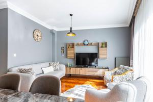 Kép Stylish Apartment in Moda near Popular Attractions with Balcony szállásáról Isztambulban a galériában Még 20 kép