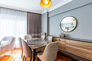 Kép Stylish Apartment in Moda near Popular Attractions with Balcony szállásáról Isztambulban a galériában