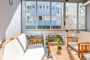 Kép Stylish Apartment in Moda near Popular Attractions with Balcony szállásáról Isztambulban a galériában