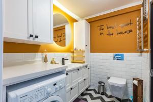 Kép Stylish Apartment in Moda near Popular Attractions with Balcony szállásáról Isztambulban a galériában
