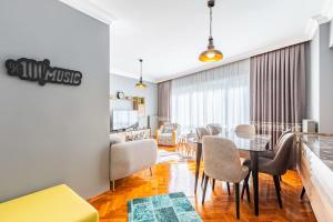 Kép Stylish Apartment in Moda near Popular Attractions with Balcony szállásáról Isztambulban a galériában