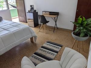 a bedroom with a bed and a desk and a chair at Habitación privada en el Poblado. Lo mejor de Medellín muy cerca in Medellín