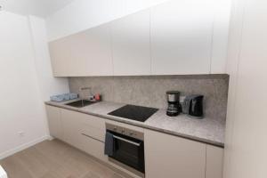 Kuchyňa alebo kuchynka v ubytovaní Modern apartment close to Athens city center (Form_F2)