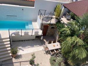 an aerial view of a house with a swimming pool at Villa Mali Jardin in Grižane