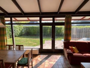 Fotografie z fotogalerie ubytování Knusse bungalow op groen park! v destinaci Ouddorp