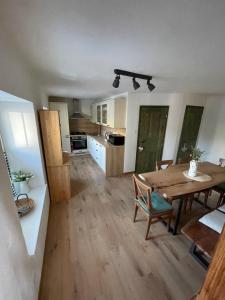 Kuchyňa alebo kuchynka v ubytovaní Apartmán U Kapličky