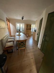 Kuchyňa alebo kuchynka v ubytovaní Apartmán U Kapličky