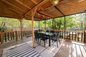 Fotografie z fotogalerie ubytování Peaceful House with Patio and Backyard in Kayakoy Fethiye v destinaci Kayakoy