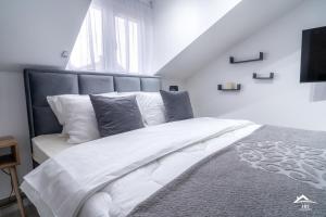 Postel nebo postele na pokoji v ubytování J&S Apartments