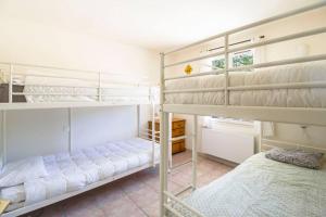 Łóżko lub łóżka w pokoju w obiekcie Villa piscine Lou Pitchoun