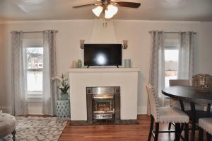 TV/trung tâm giải trí tại Cozy 2 BDRM Vacation Rental - 1 Mile to Dtwn Rapid City