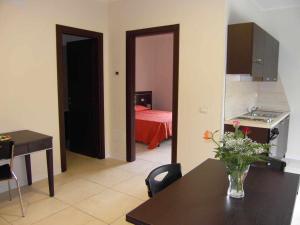 a kitchen and a room with a table and a bedroom at Ospitaci Casa Vacanze Trevi in Perugia
