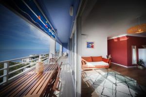 Gallery image of LE SON DES VAGUES VUE MER in Cassis