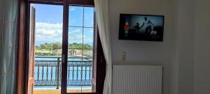 a room with a window with a view of a balcony at l' atoll d' Helene in Gythio