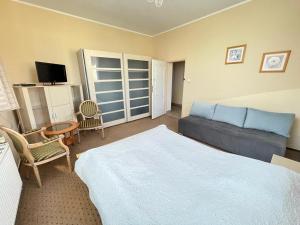 Postel nebo postele na pokoji v ubytování Villa Kunterbunt Willa Śmiesznotka