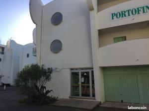 Budova, v ktorej sa apartmán nachádza + 2 fotografie