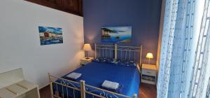 A bed or beds in a room at Eureka