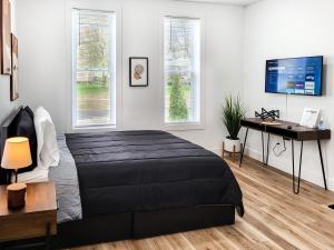 Μια τηλεόραση ή/και κέντρο ψυχαγωγίας στο Stylish studio in Bristol, newly renovated!