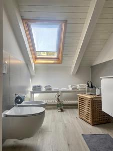 a bathroom with a large tub and a window at Casa di Nuvola -Residenza Lavinia - in Monforte dʼAlba