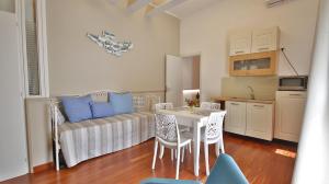 a kitchen and a living room with a table and a couch at Casa Levante a 75 mt dalla spiaggia in Monopoli +88 photos
