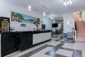 The lobby or reception area at Hotel Sol Inn Santa Marta