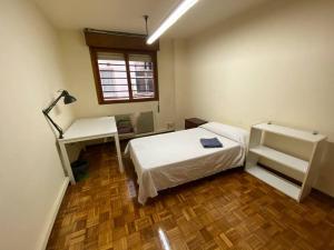 Postel nebo postele na pokoji v ubytování Cómodo apartamento en el centro de Oviedo