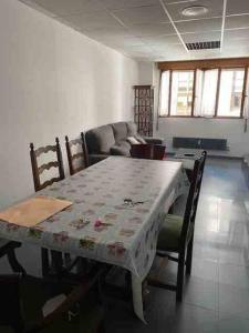 Posezení v ubytování Cómodo apartamento en el centro de Oviedo
