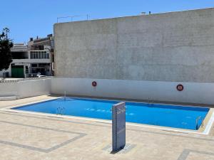 Basen w obiekcie Beachfront apartment with ocean views lub w pobliżu