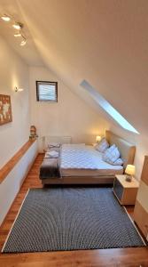 a bedroom with a bed in a attic at Privatwohnung Rybczynski in Undenheim