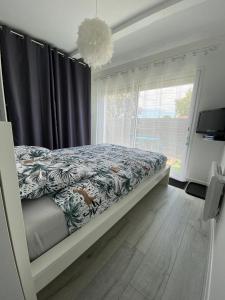 Una cama o camas en una habitación de Chambre privée