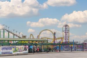 a roller coaster at an amusement park with a roller coaster at Stunning 3 bedroom flat in Southend-on-sea in Southend-on-Sea