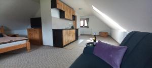 Posteľ alebo postele v izbe v ubytovaní Apartmán v Jámě