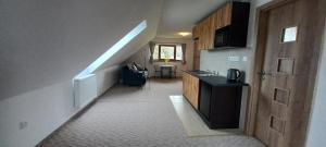 Kuchyňa alebo kuchynka v ubytovaní Apartmán v Jámě