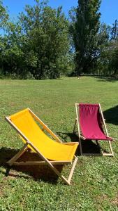Vonkajšia záhrada v ubytovaní Joli Appartement 27m2 Terre d'Ocre en village vacances en Camargue