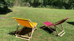 Vonkajšia záhrada v ubytovaní Joli Appartement 27m2 Terre d'Ocre en village vacances en Camargue