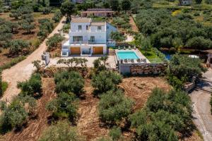 Bazén v ubytovaní Villa Maria con piscina e vista mare alebo v jeho blízkosti