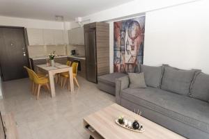 A seating area at Fully equipped flat in Piraeus (Erm_C7)