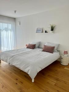 En eller flere senge i et værelse på BLICKinsGRUEN