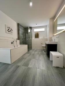 Et badeværelse på BLICKinsGRUEN + 35 billeder