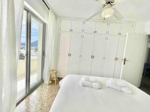 Posteľ alebo postele v izbe v ubytovaní Apartamento primera línea Altea