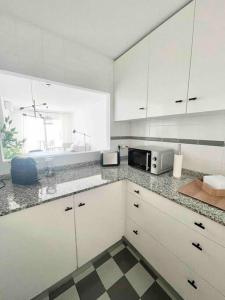 Kuchyňa alebo kuchynka v ubytovaní Apartamento primera línea Altea