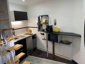 Kuchyň nebo kuchyňský kout v ubytování Petit duplex cocooning