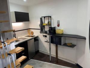 Kuchyň nebo kuchyňský kout v ubytování Petit duplex cocooning