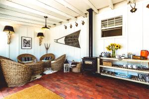 a living room with wicker chairs and a fireplace at Stables Inn in Paso Robles