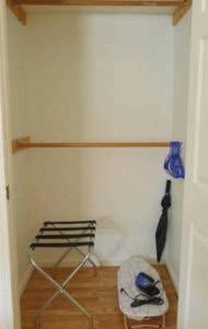 Highland Falls的住宿－WALK to West Point Academy! Charming 2 bdrm Apt overlooking Main Street!，相簿中的一張相片