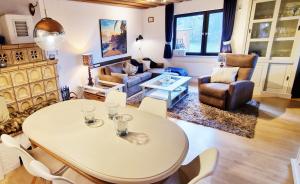 Posezení v ubytování Bungalow direkt am See, mit eigenem Boot