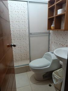 a bathroom with a toilet and a sink at Emmanuel&Cavita in Iquitos