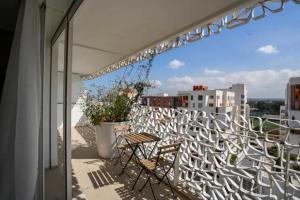 a balcony with a table and chairs on a building at Tour Végétale Luxury Anfa CFC Dalia in Casablanca