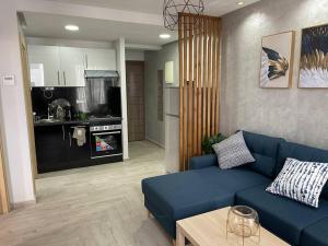 Зона вітальні в Cosy&modern new apartment