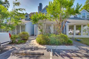 Κήπος έξω από το Coastal Vacation Rental - 2 Mi to Huntington Beach